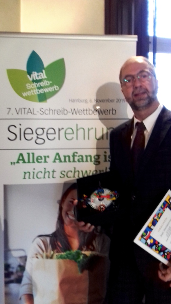 Udo Weinbörner nach der Entgegennahme des Kurzgeschichtenpreises der Zeitschrift Vital in Hamburg 2019