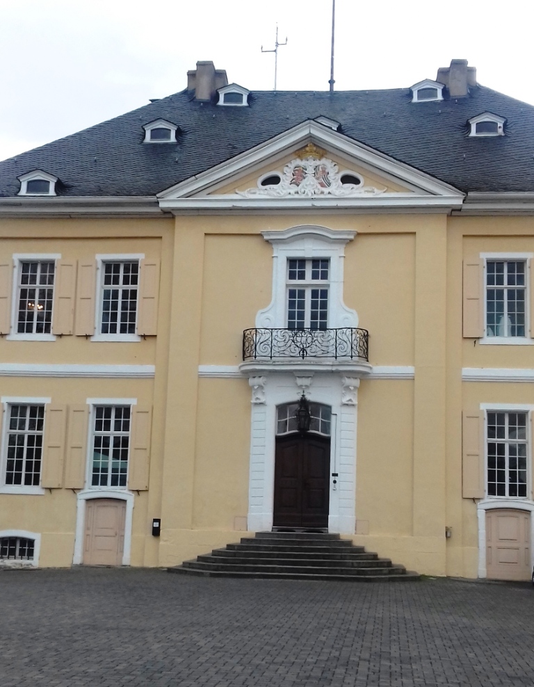 schloss Miel Eingang komp